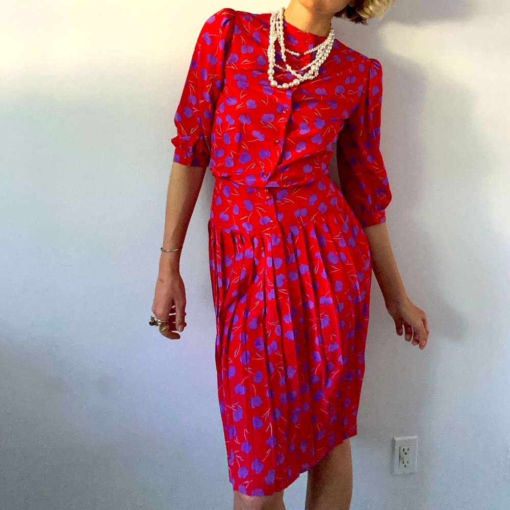 Amazing red dress with purple flowers , size 2, Petites for Maggy